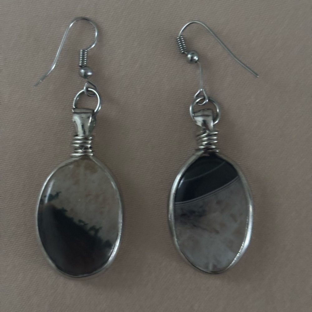 Elegant Black/Gray Oval Stone Earrings